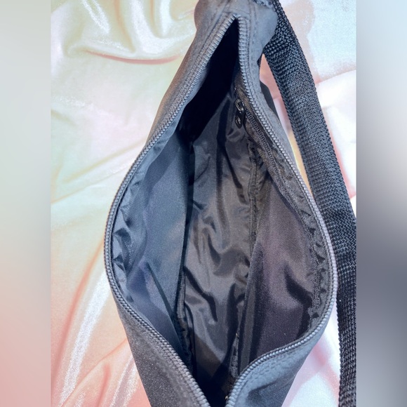 Authentic Vintage Nike Nylon Black Baguette Bag - Picture 5 of 6